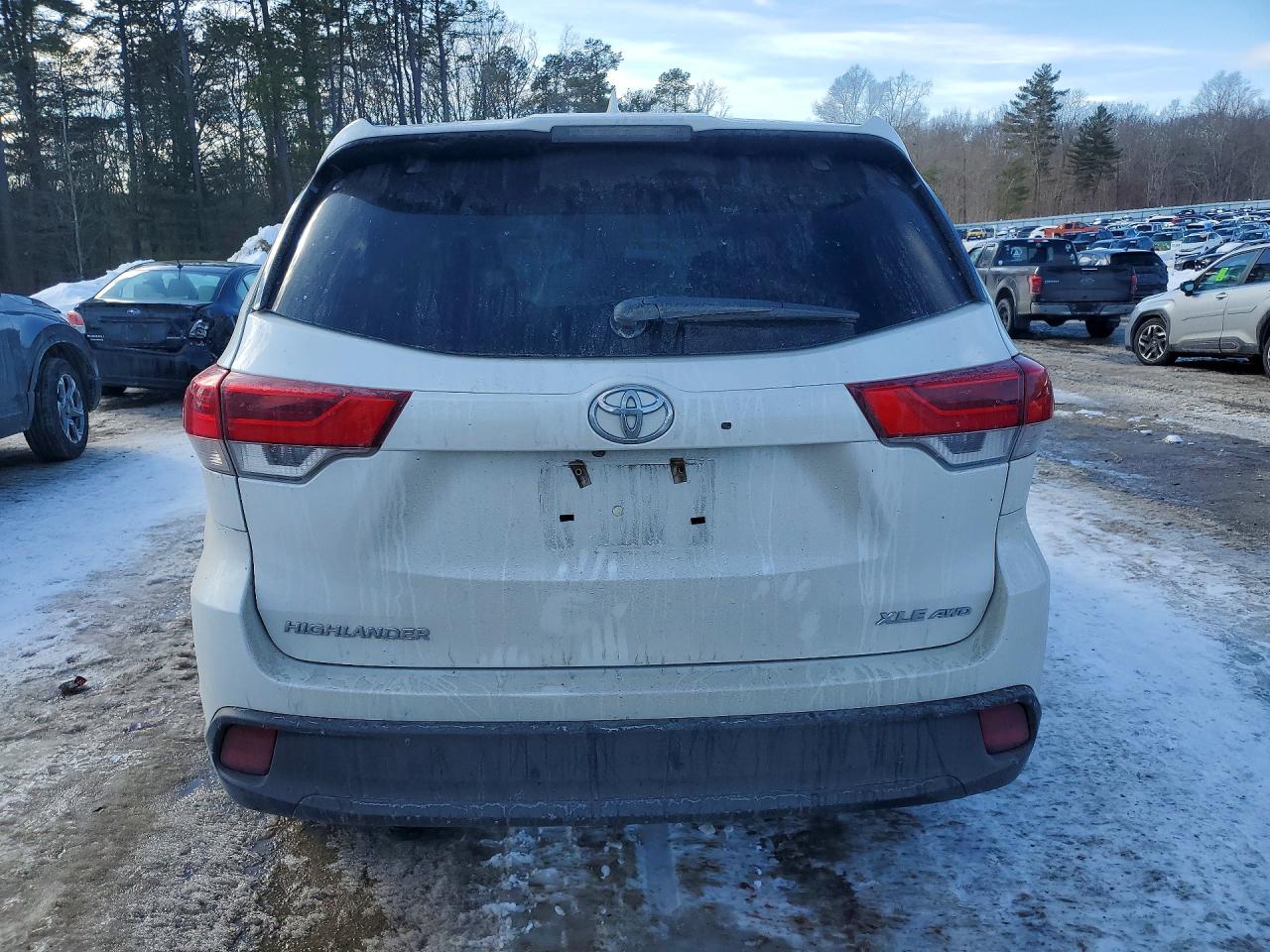2018 TOYOTA HIGHLANDER SE photo 11