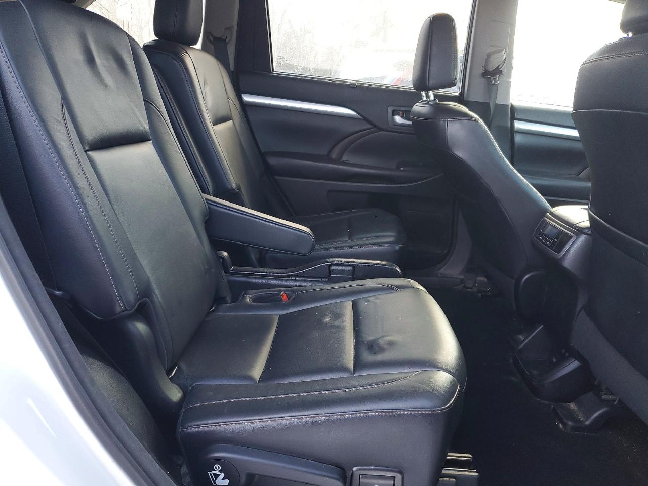 2018 TOYOTA HIGHLANDER SE photo 21