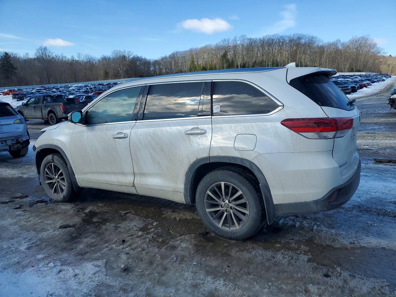 2018 TOYOTA HIGHLANDER SE photo 3