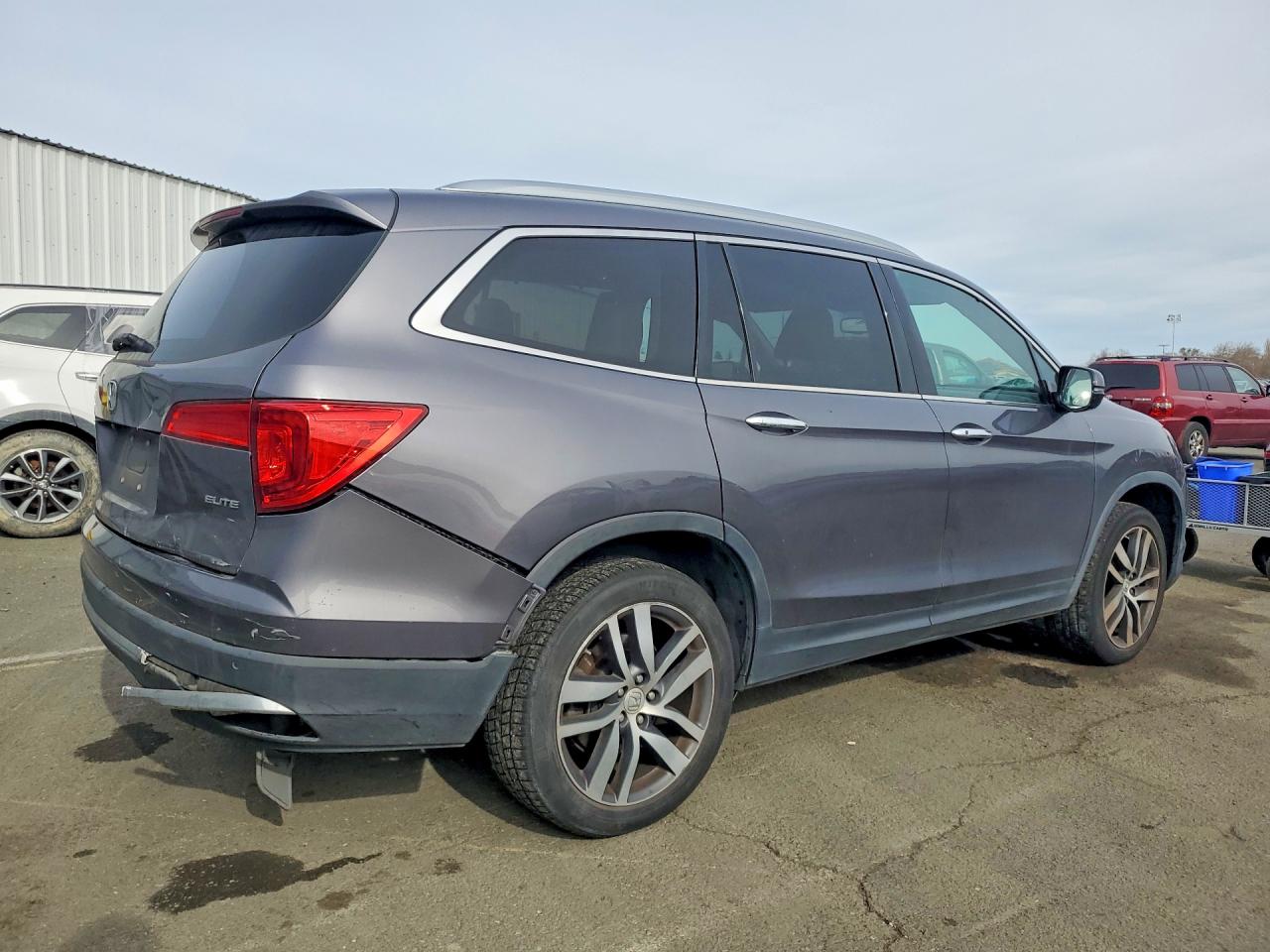 2016 HONDA PILOT ELITE photo 5