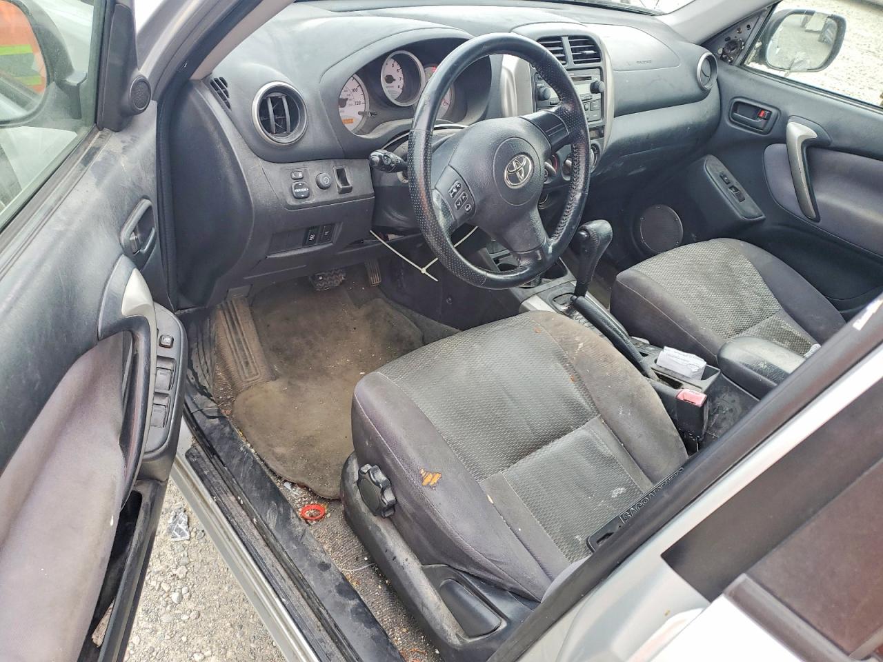 2004 TOYOTA RAV4 photo 8