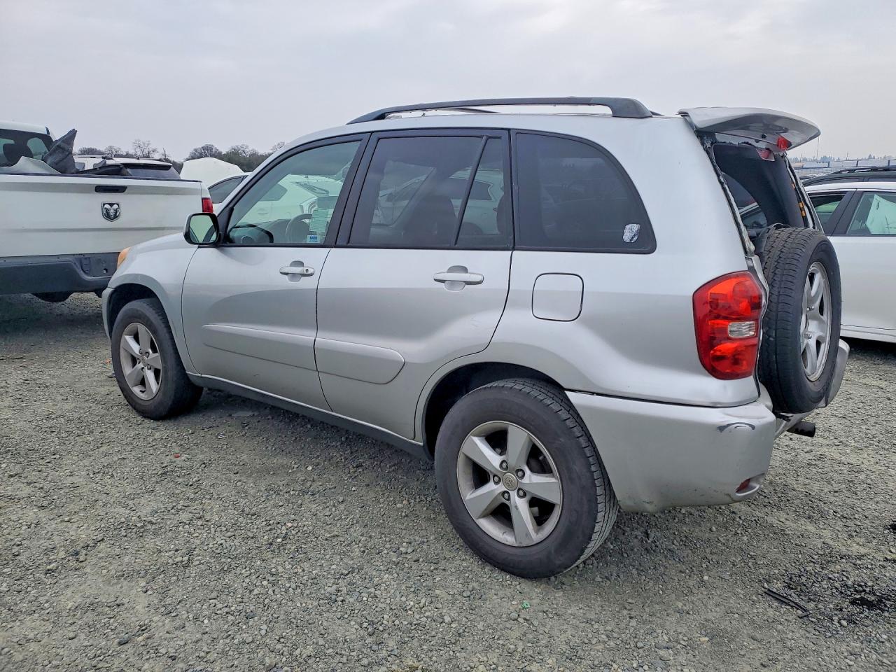 2004 TOYOTA RAV4 photo 2
