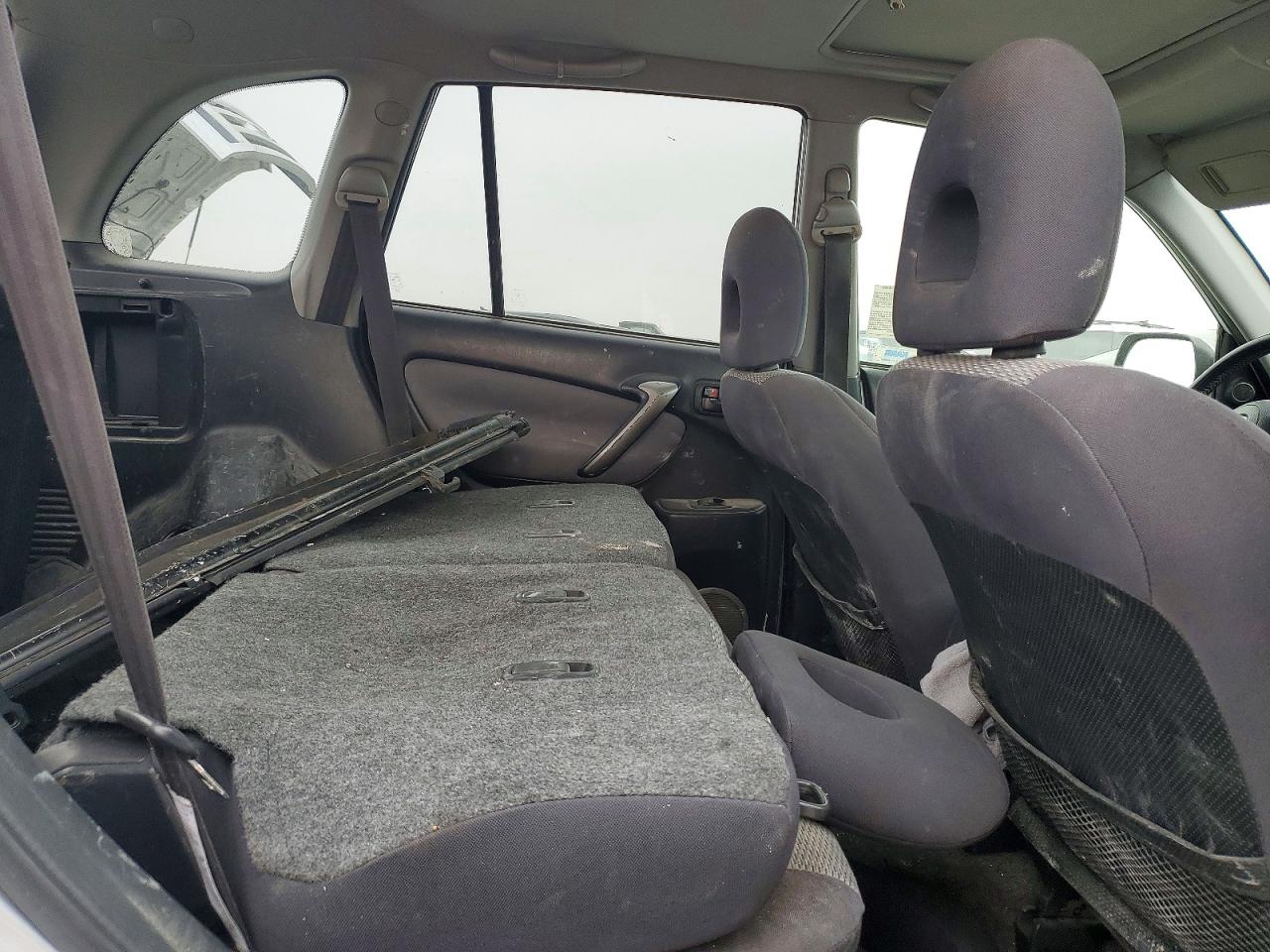 2004 TOYOTA RAV4 photo 11