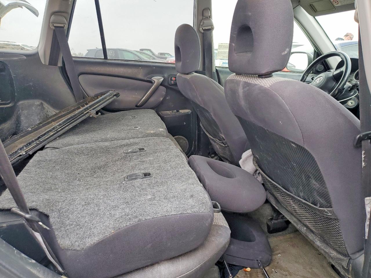 2004 TOYOTA RAV4 photo 10