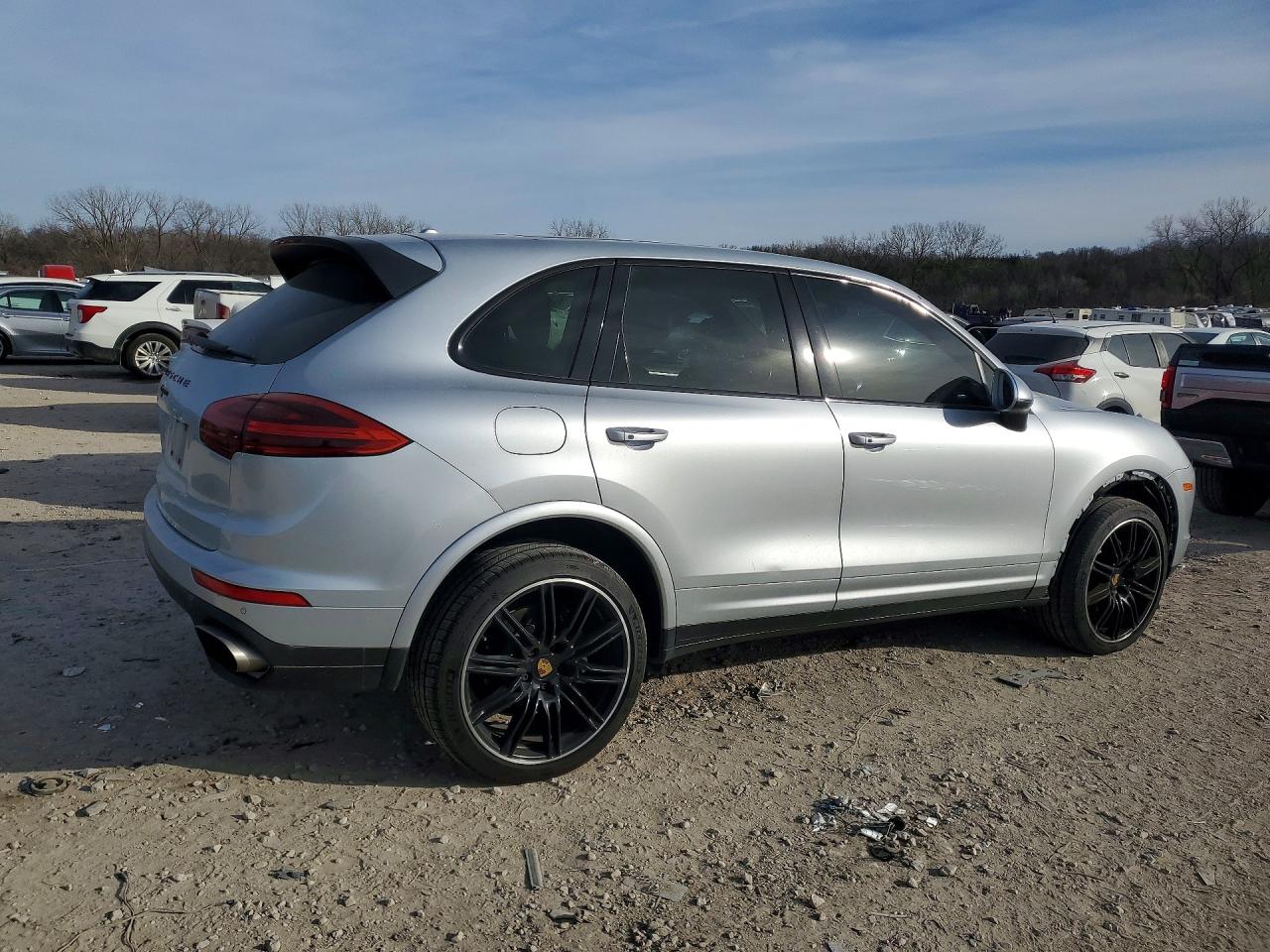 2018 PORSCHE CAYENNE photo 3
