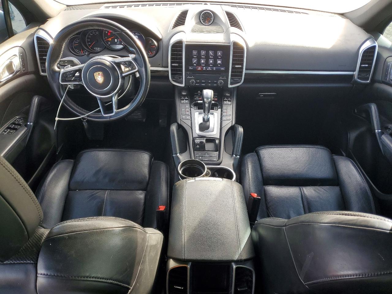 2018 PORSCHE CAYENNE photo 8