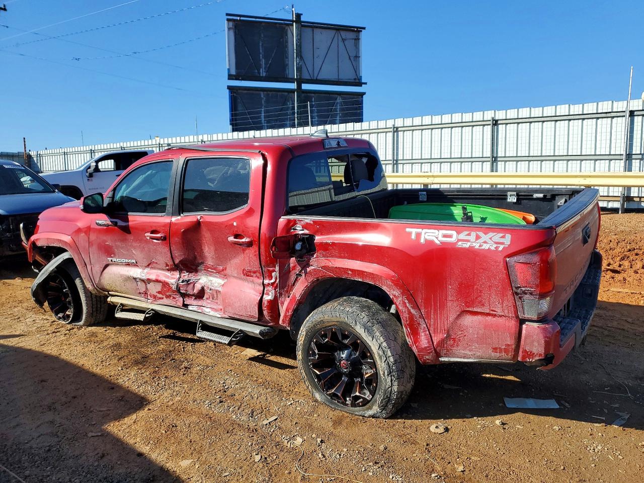 2019 TOYOTA TACOMA photo 3