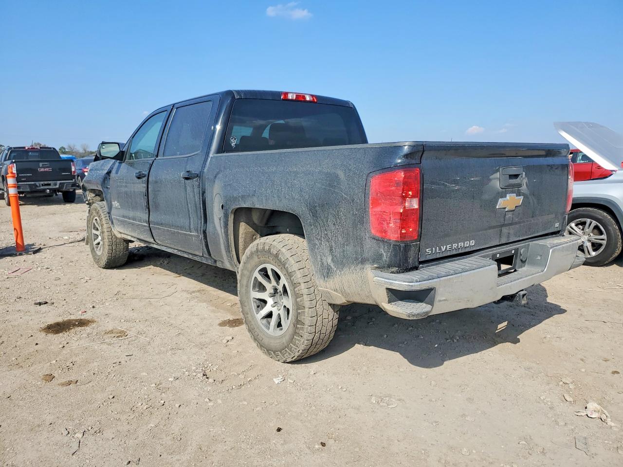 2017 CHEVROLET SILVERADO C1500 LT photo 2