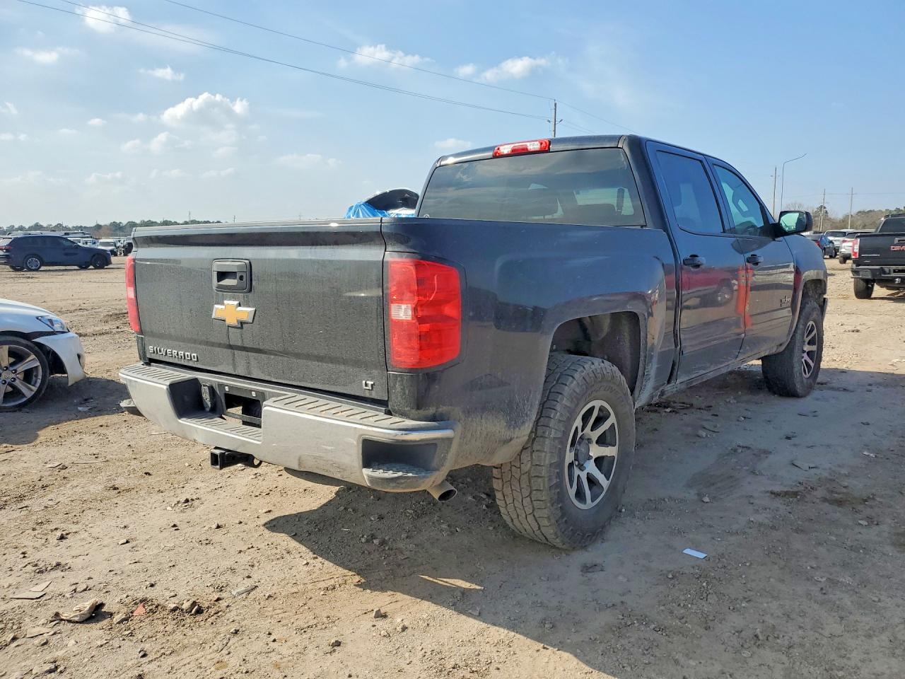 2017 CHEVROLET SILVERADO C1500 LT photo 3
