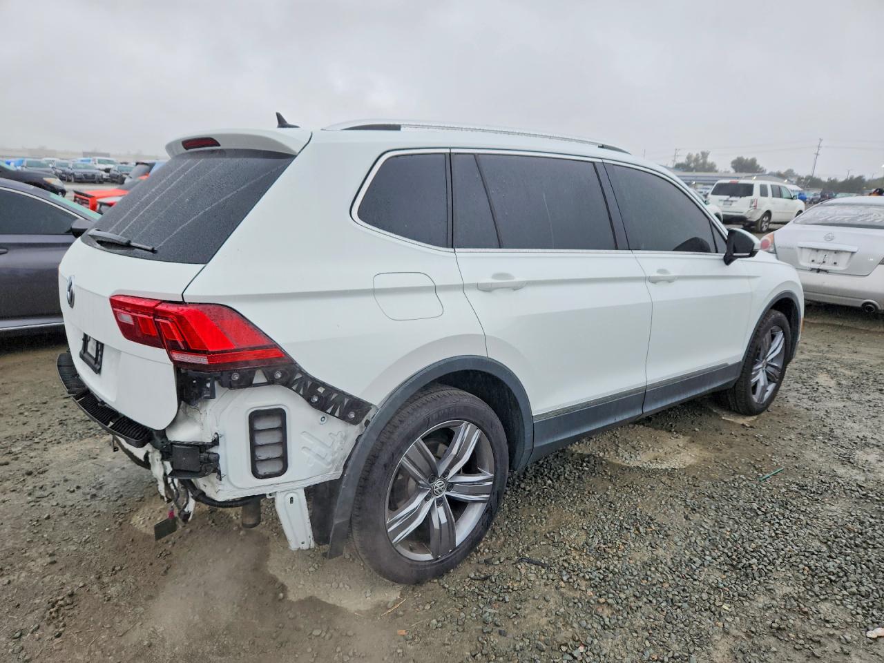 2021 VOLKSWAGEN TIGUAN SE photo 3