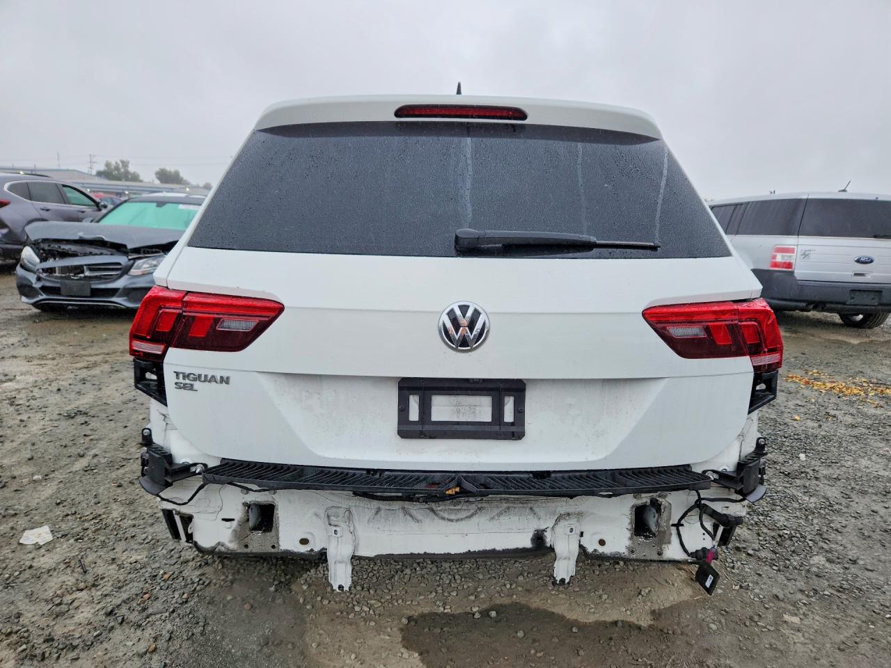 2021 VOLKSWAGEN TIGUAN SE photo 6