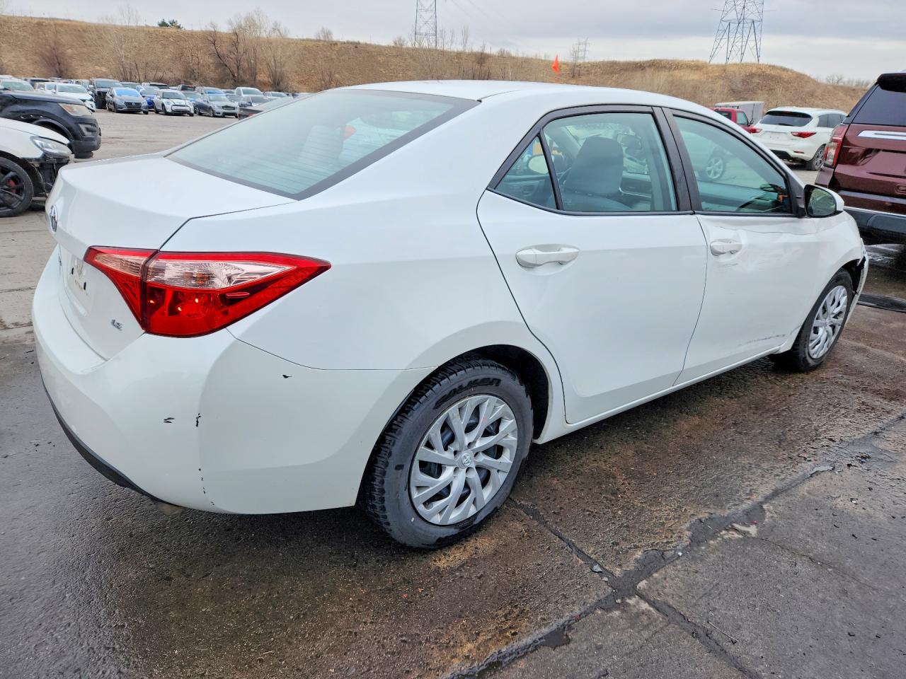 2018 TOYOTA COROLLA LE photo 3