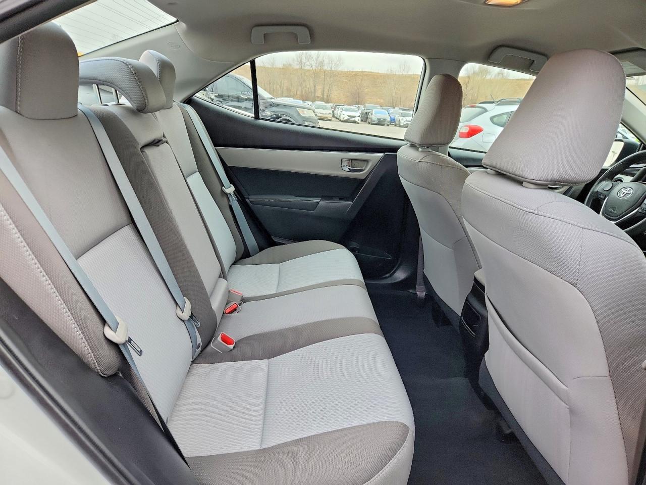 2018 TOYOTA COROLLA LE photo 10