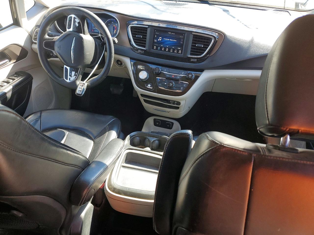 2020 CHRYSLER VOYAGER LXI photo 22