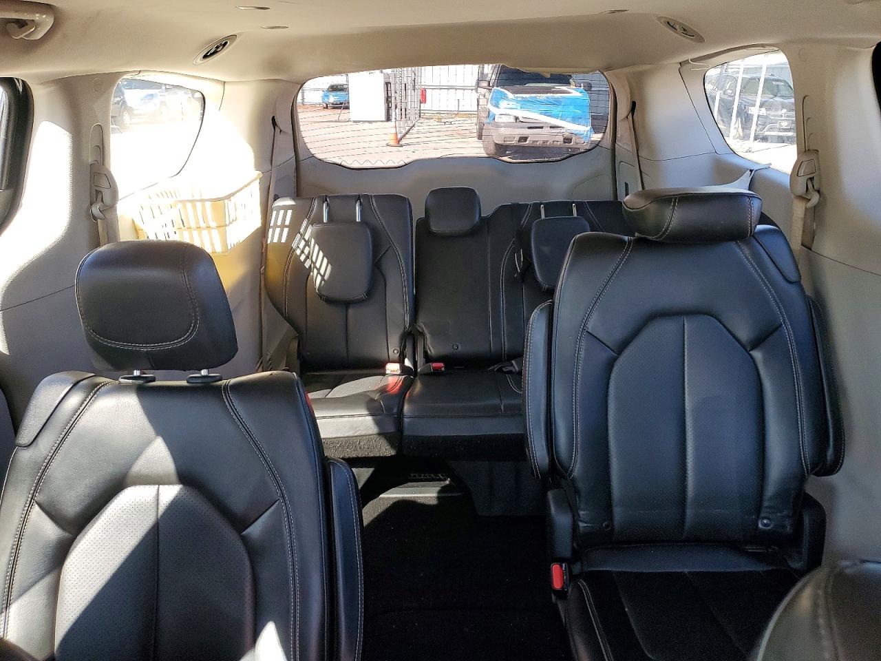 2020 CHRYSLER VOYAGER LXI photo 28