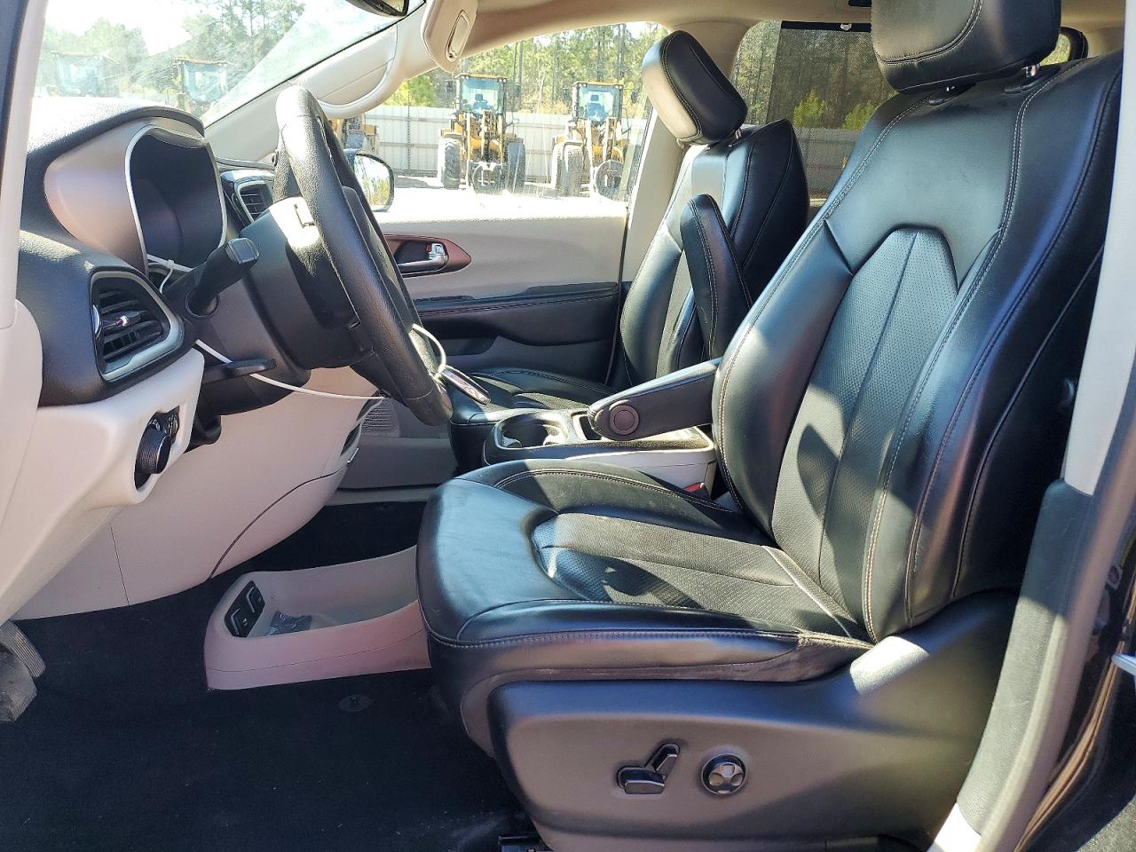 2020 CHRYSLER VOYAGER LXI photo 19