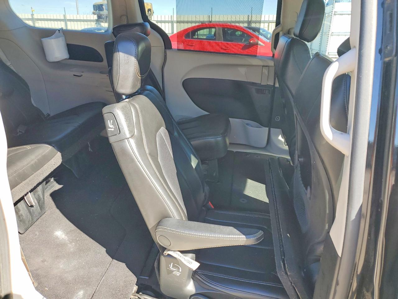 2020 CHRYSLER VOYAGER LXI photo 31