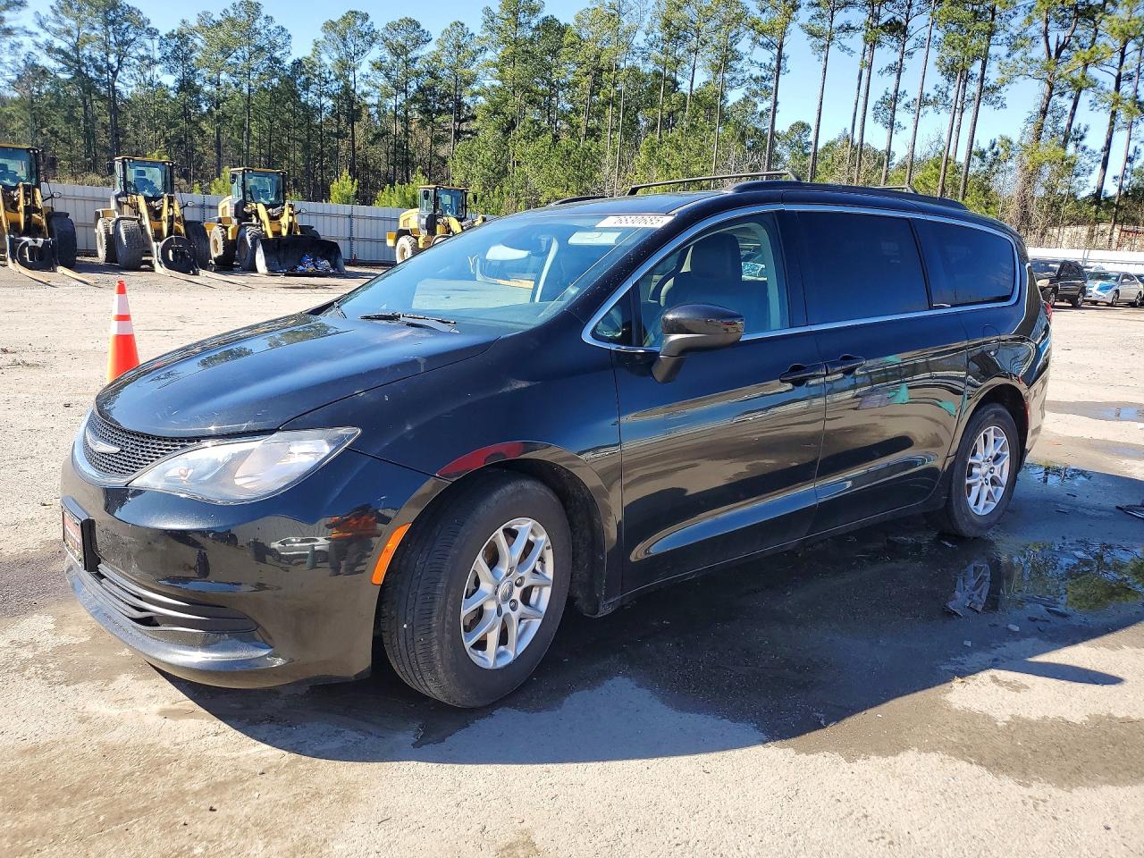 2020 CHRYSLER VOYAGER
