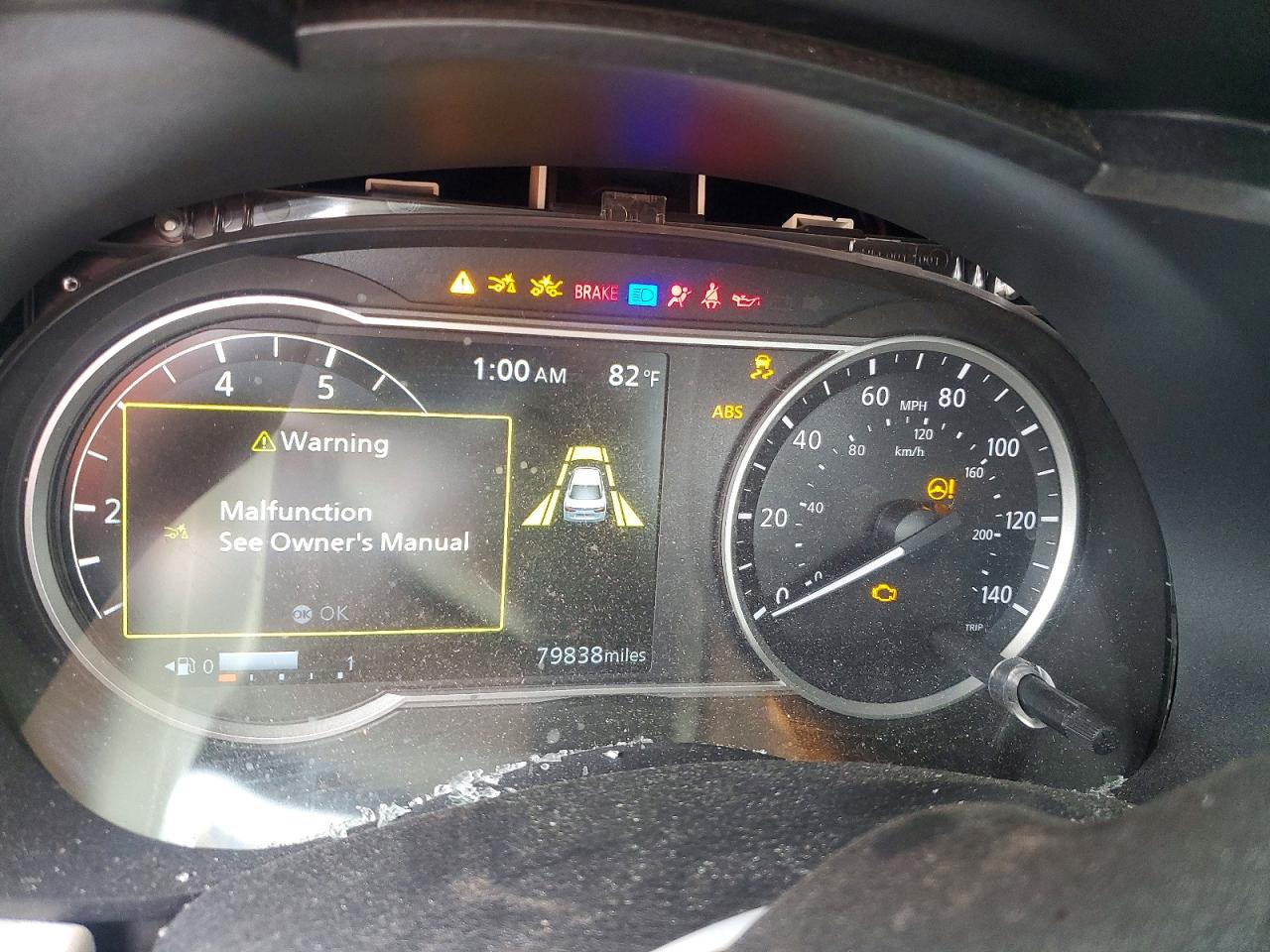 2021 NISSAN VERSA SV photo 9