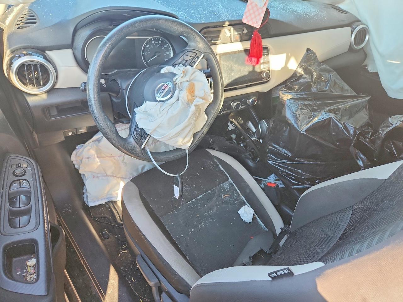 2021 NISSAN VERSA SV photo 8