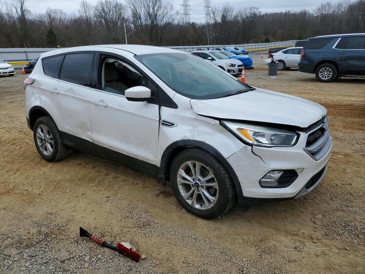 2017 FORD ESCAPE SE photo 4