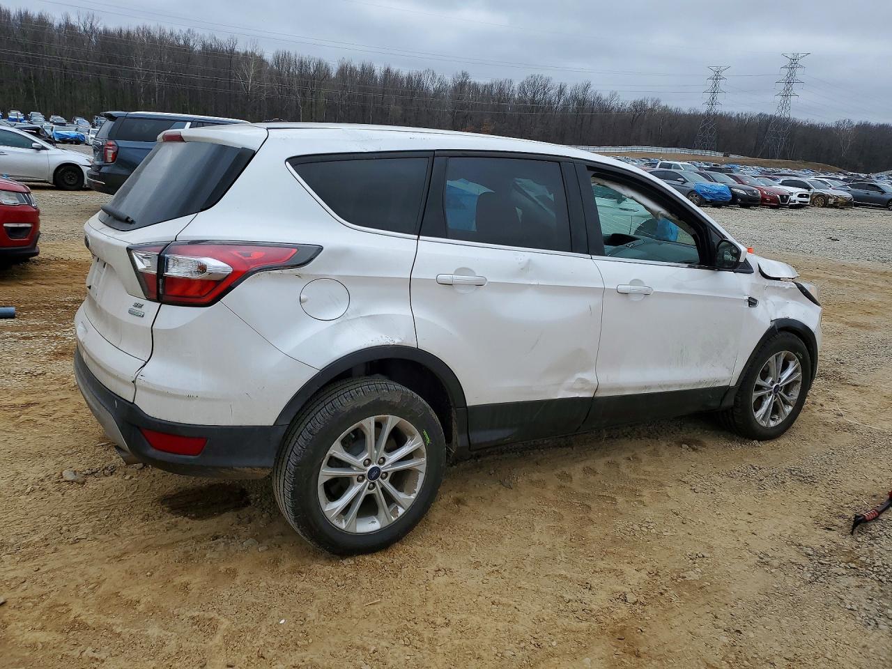 2017 FORD ESCAPE SE photo 3