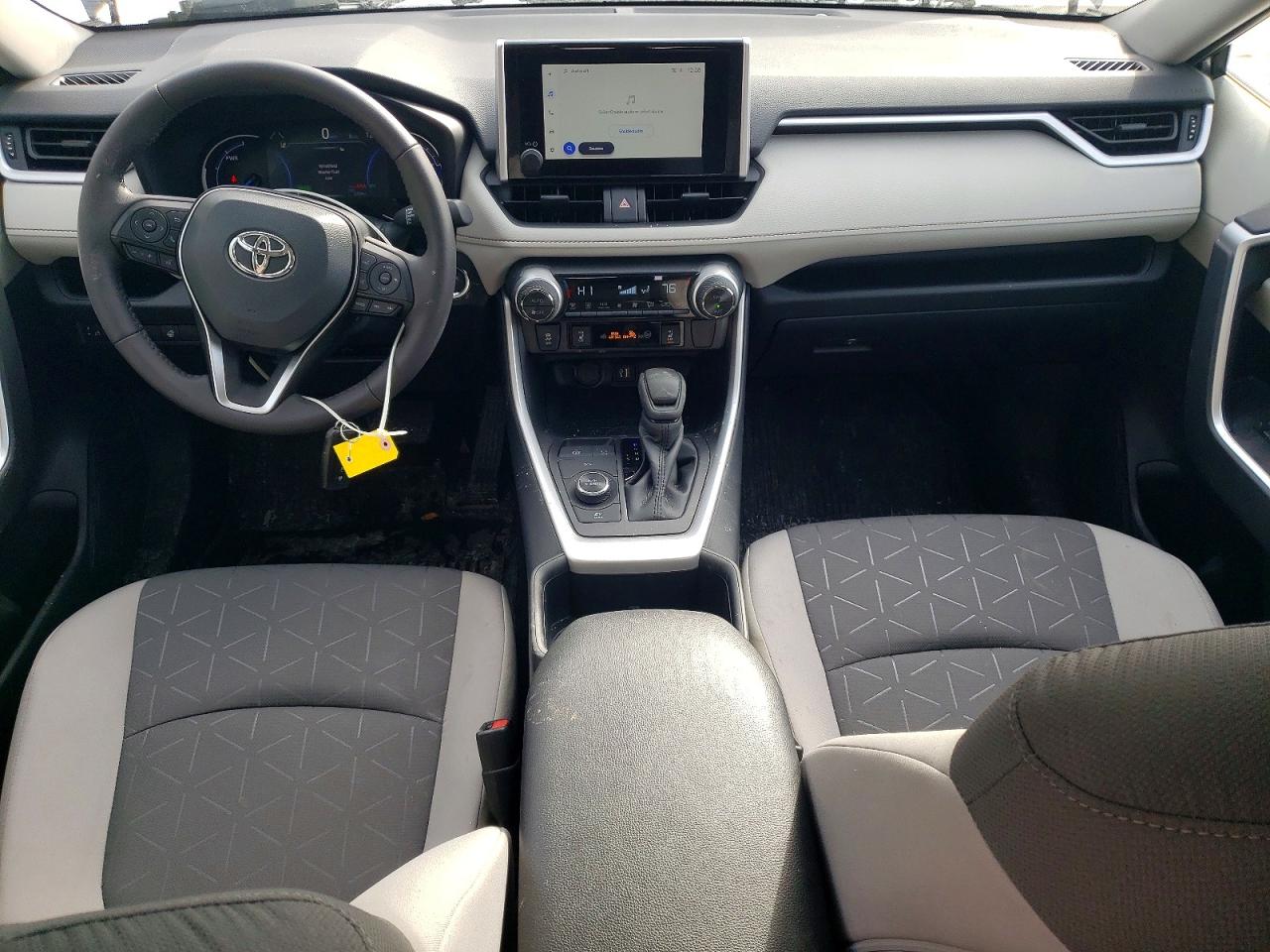 2025 TOYOTA RAV4 XLE photo 8