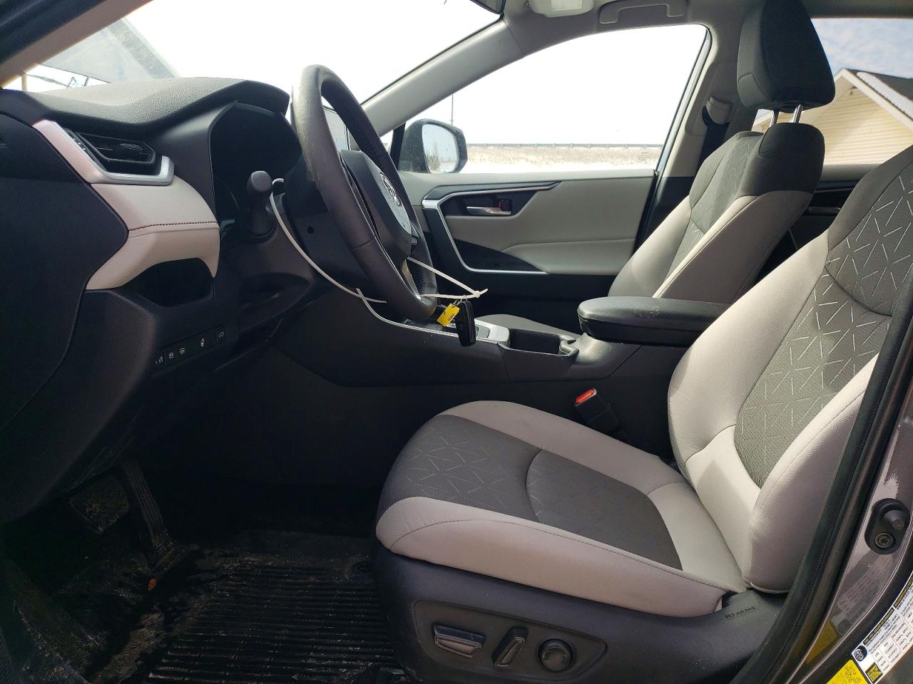 2025 TOYOTA RAV4 XLE photo 7