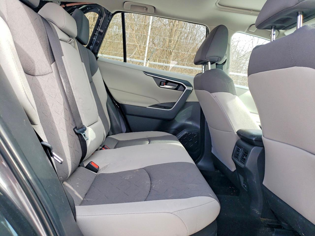 2025 TOYOTA RAV4 XLE photo 11