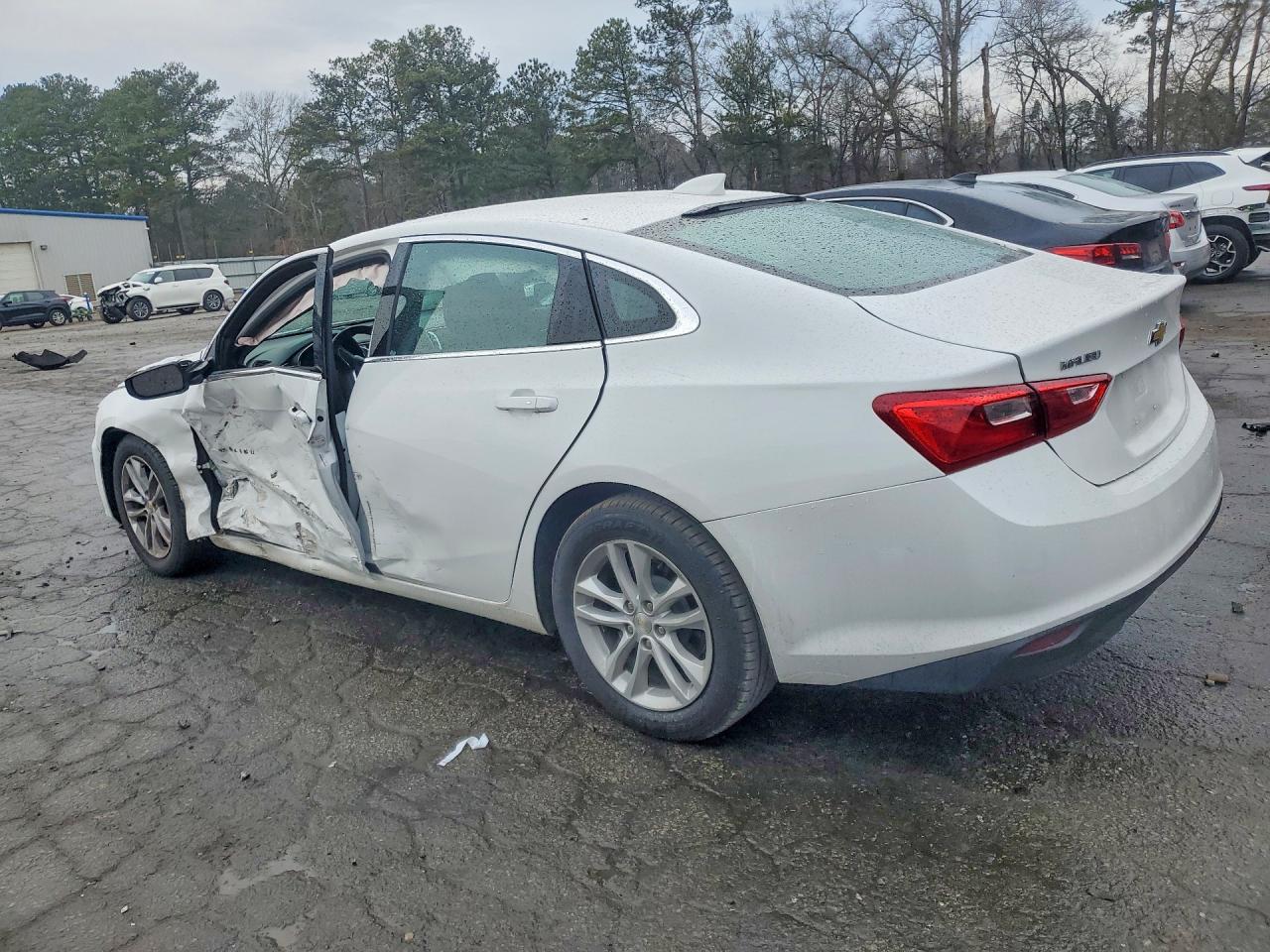 2018 CHEVROLET MALIBU LT photo 2
