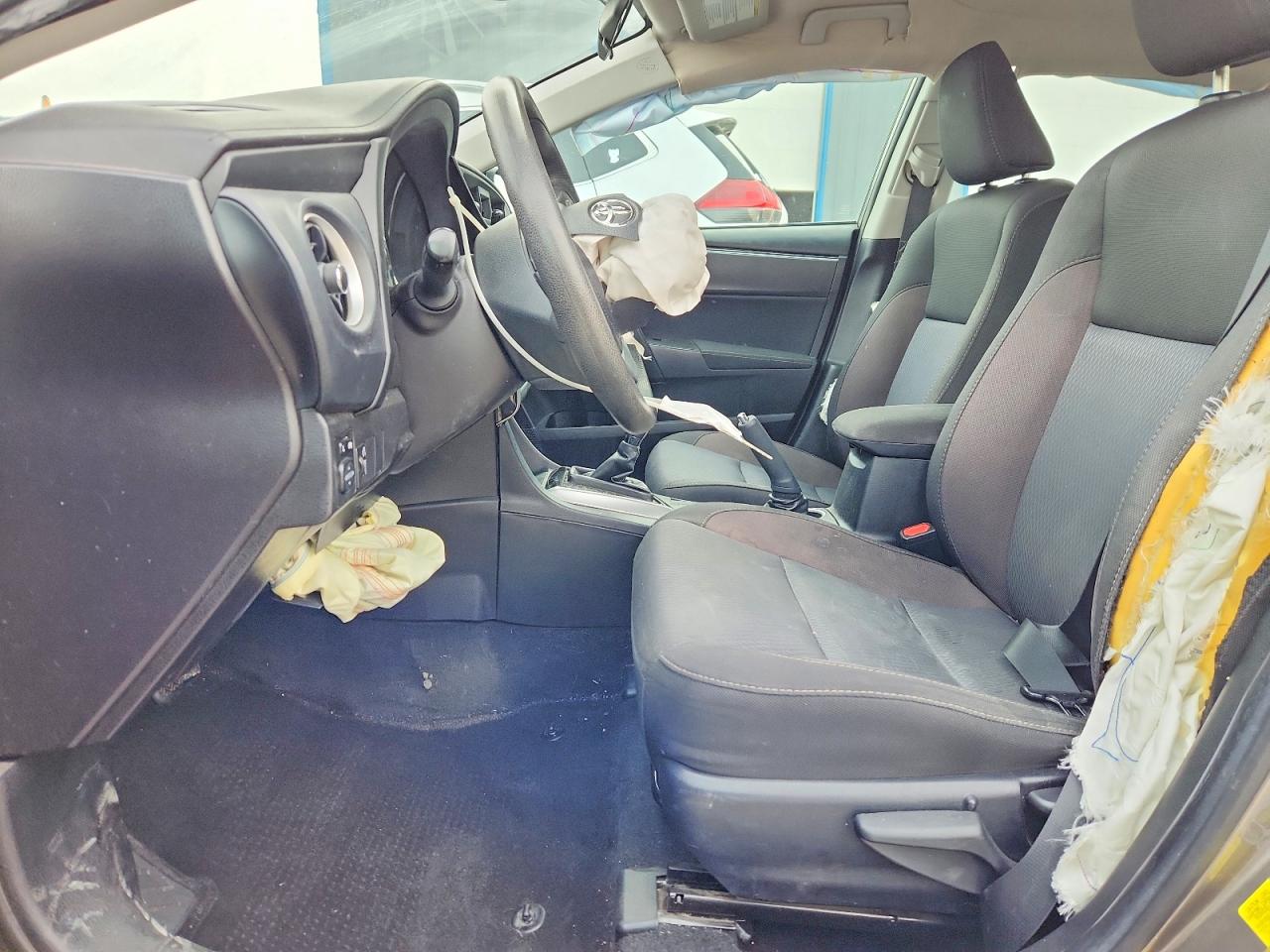 2018 TOYOTA COROLLA LE photo 19