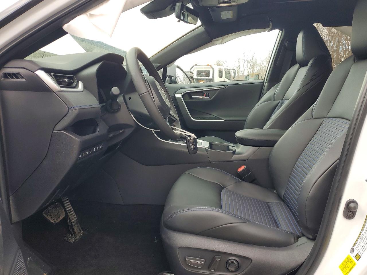 2025 TOYOTA RAV4 XSE photo 7