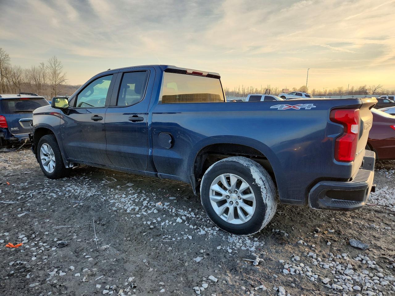 2019 CHEVROLET SILVERADO K1500 CUSTOM photo 2