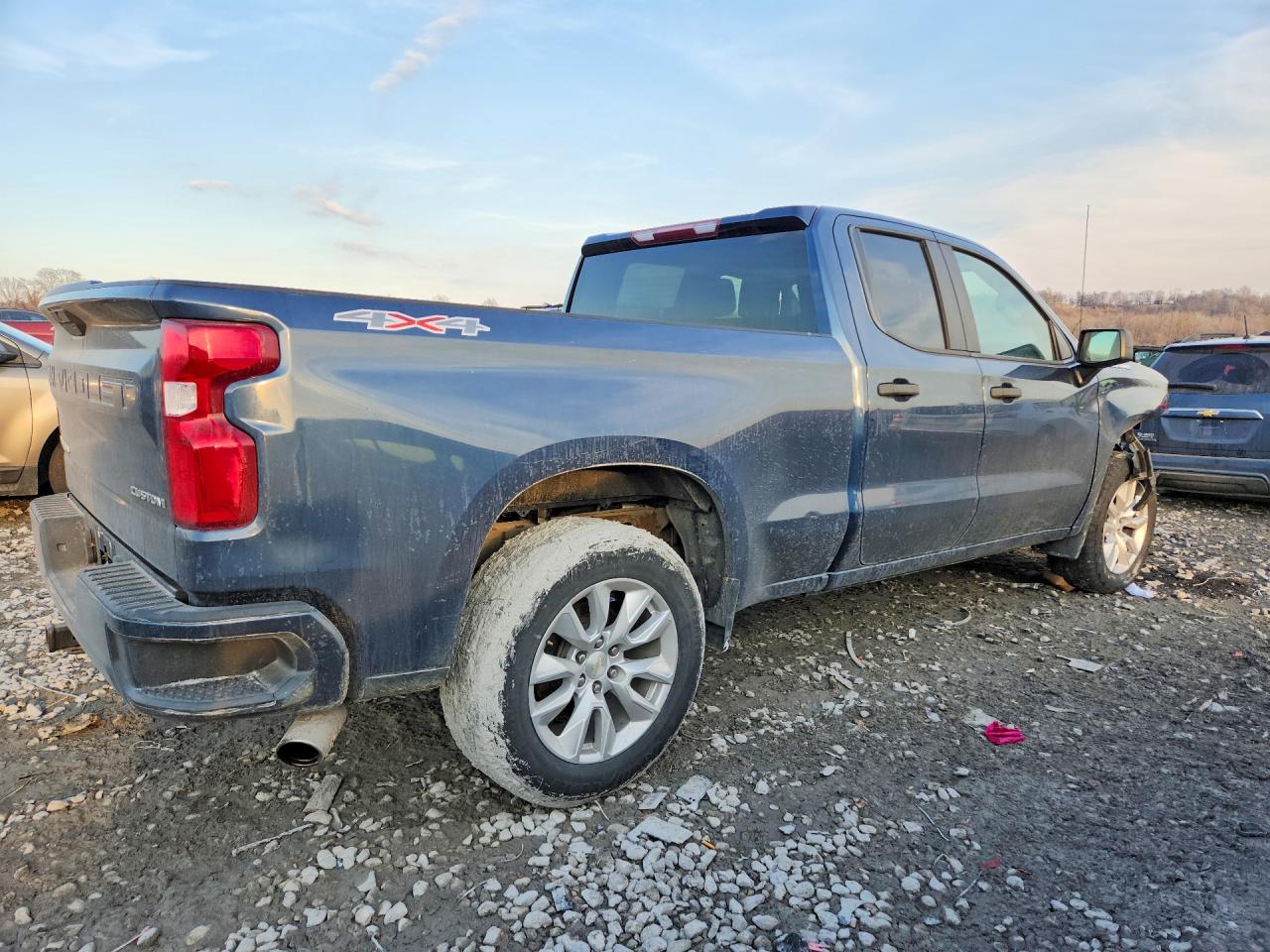 2019 CHEVROLET SILVERADO K1500 CUSTOM photo 3