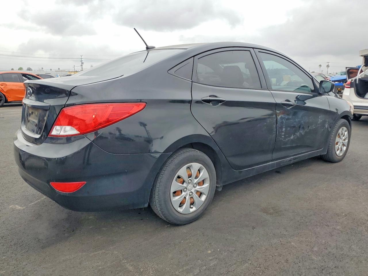 2017 HYUNDAI ACCENT SE photo 3