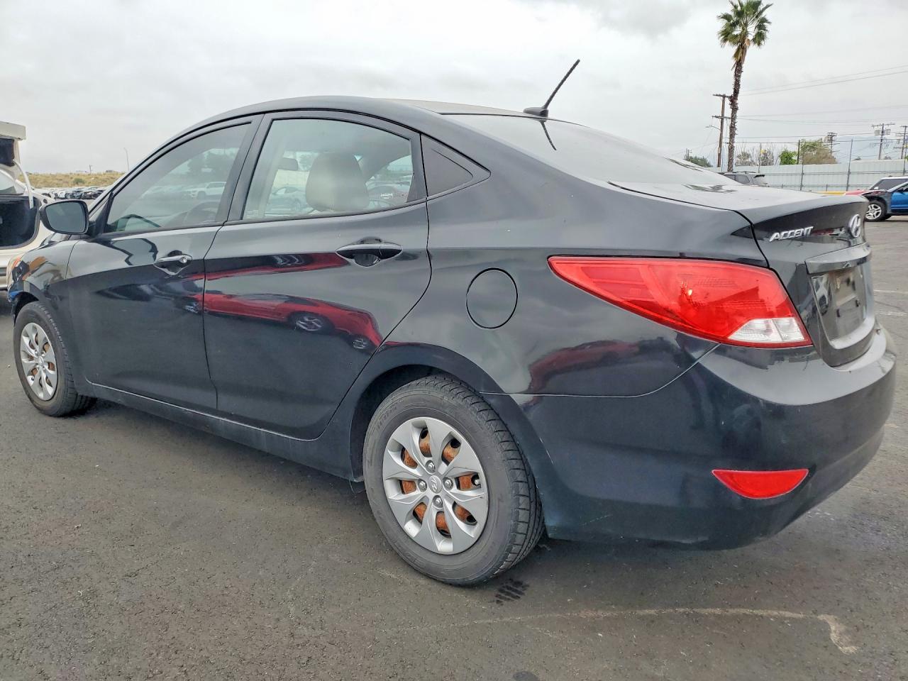 2017 HYUNDAI ACCENT SE photo 2