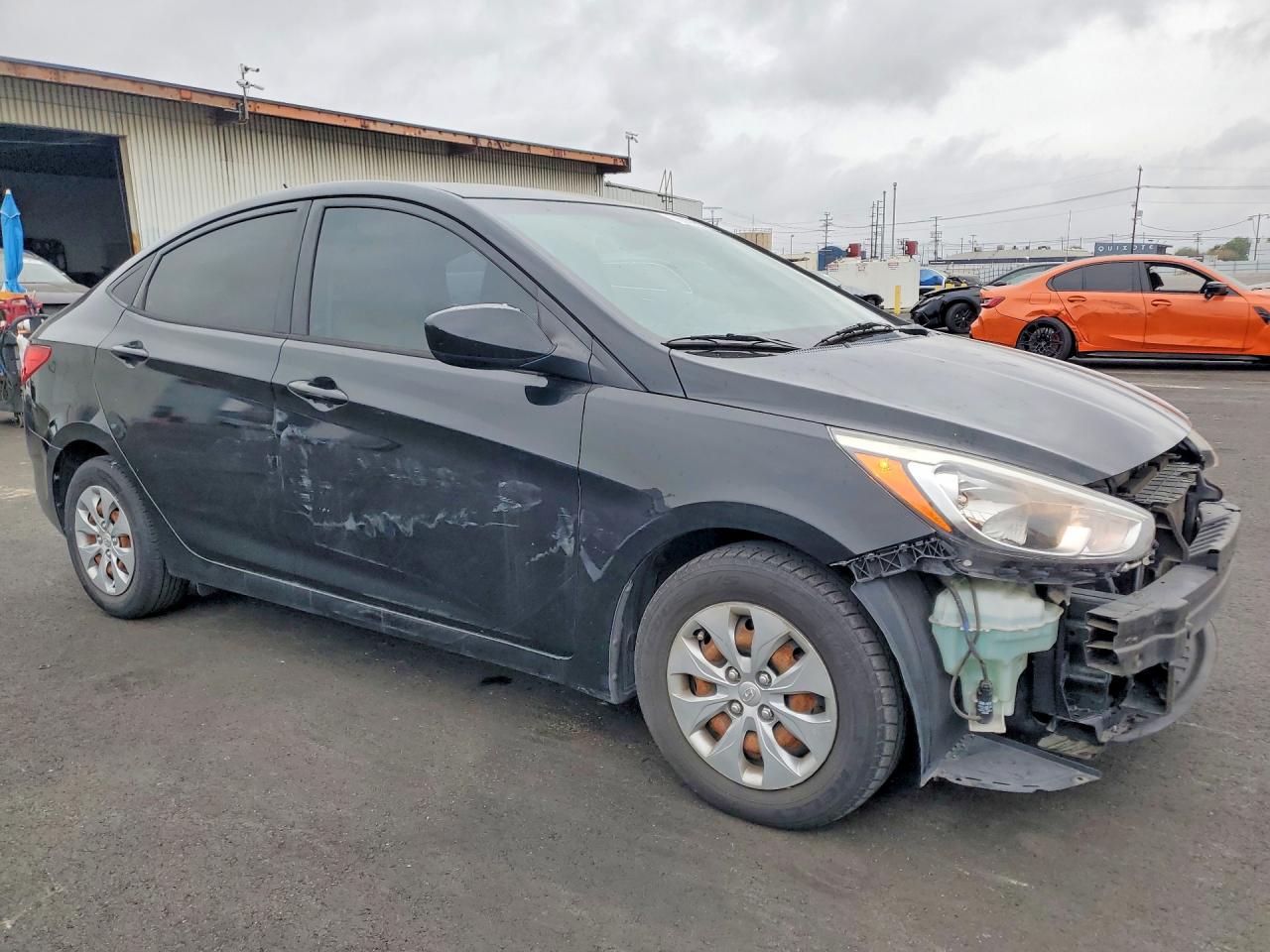 2017 HYUNDAI ACCENT SE photo 4