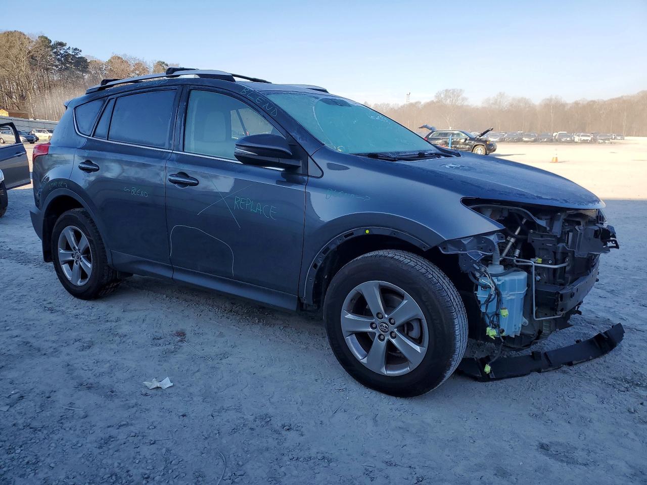 2015 TOYOTA RAV4 XLE photo 4