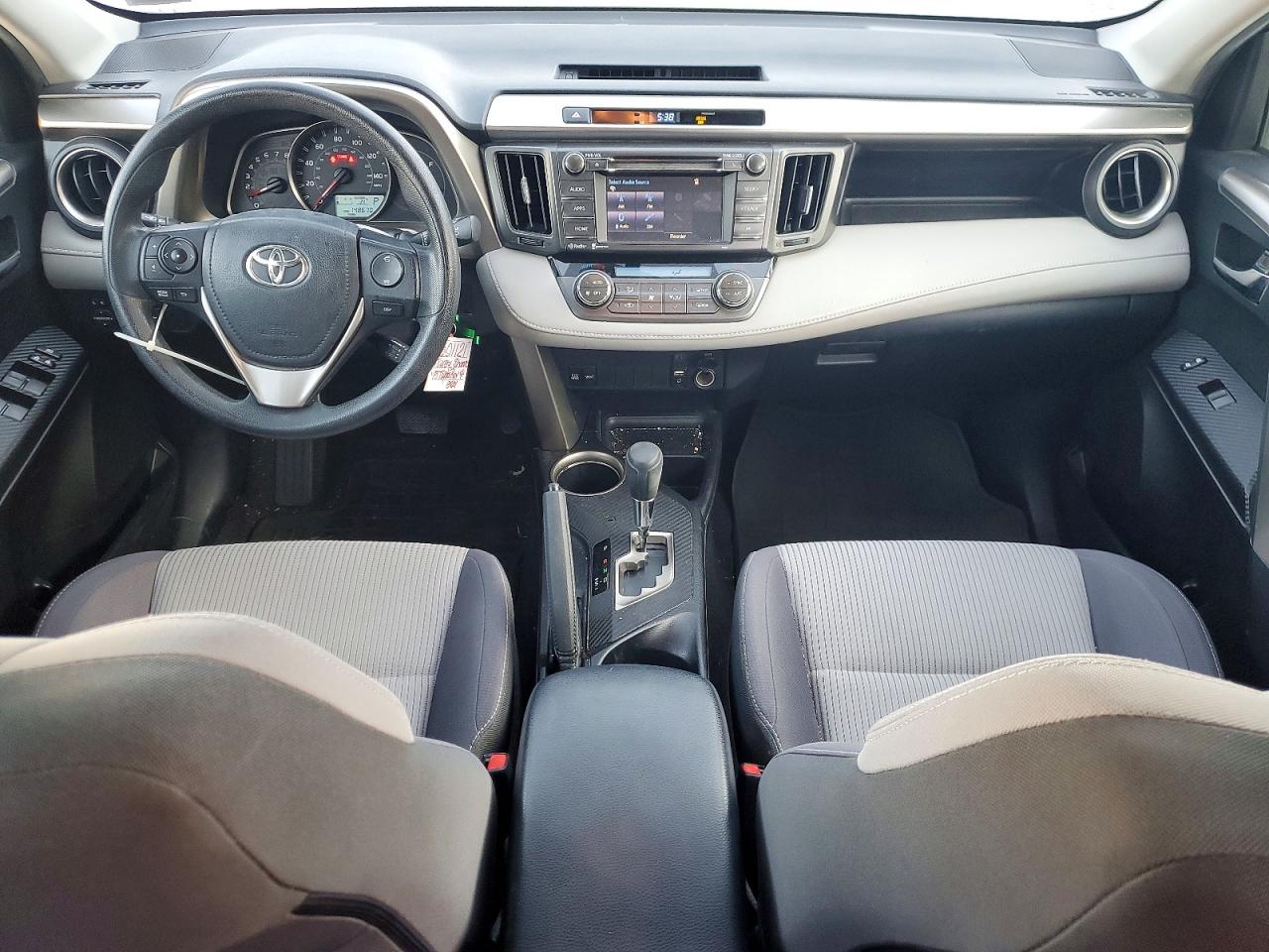 2015 TOYOTA RAV4 XLE photo 8