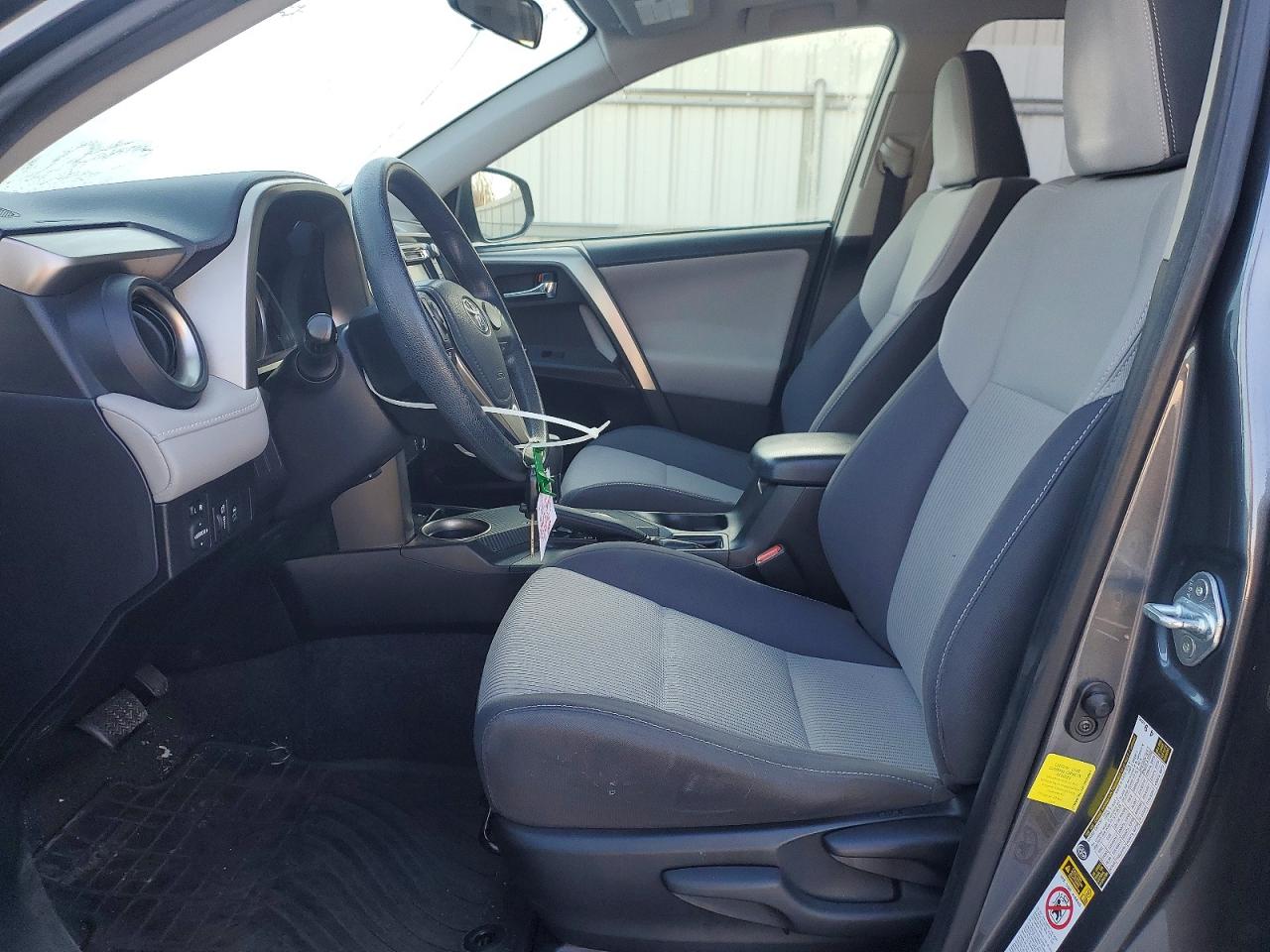 2015 TOYOTA RAV4 XLE photo 7
