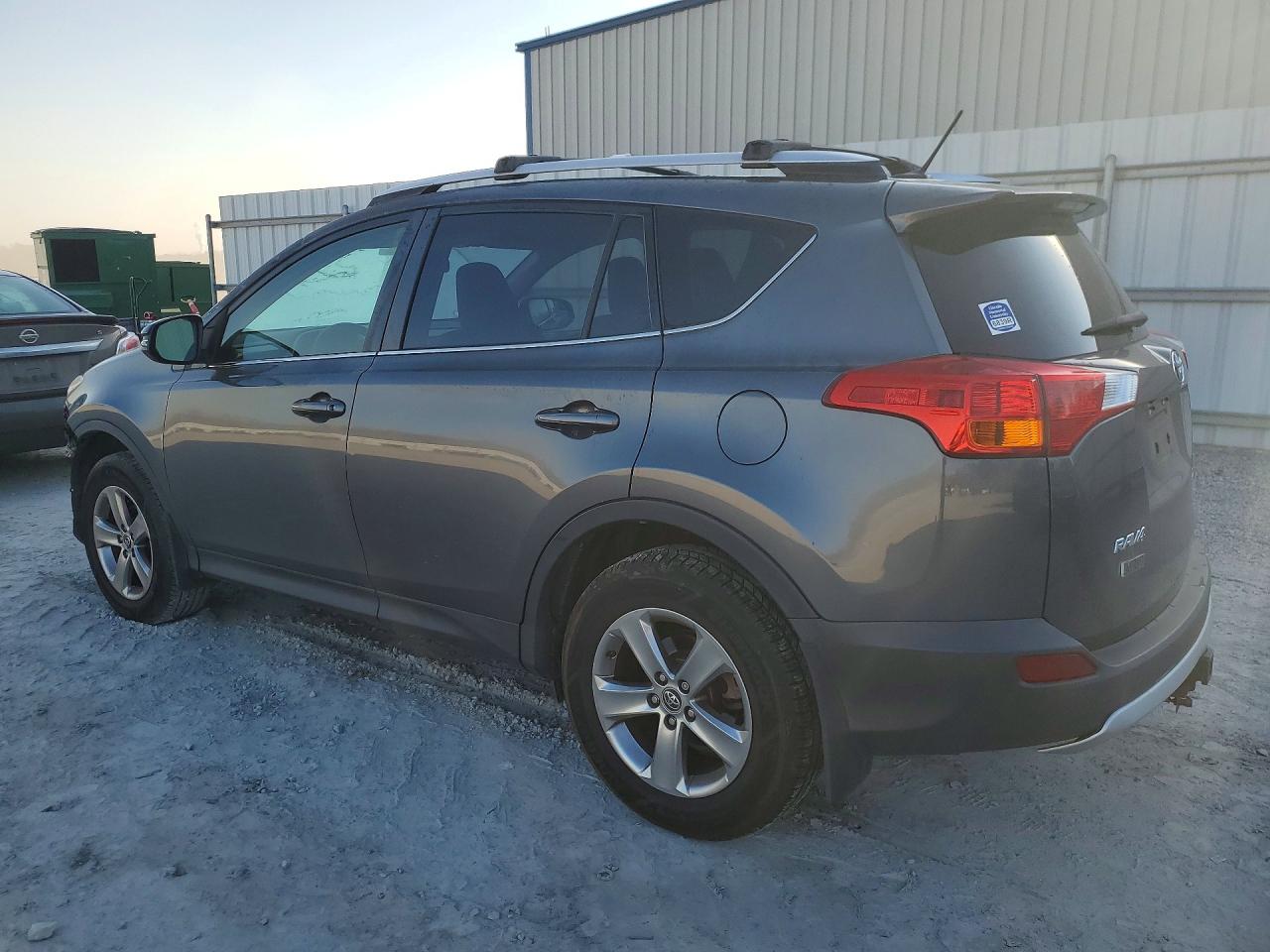 2015 TOYOTA RAV4 XLE photo 2