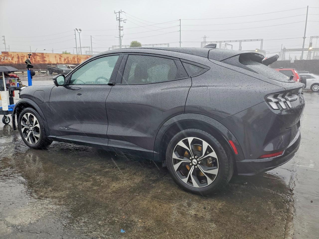 2022 FORD MUSTANG MACH-E PREMIUM photo 3