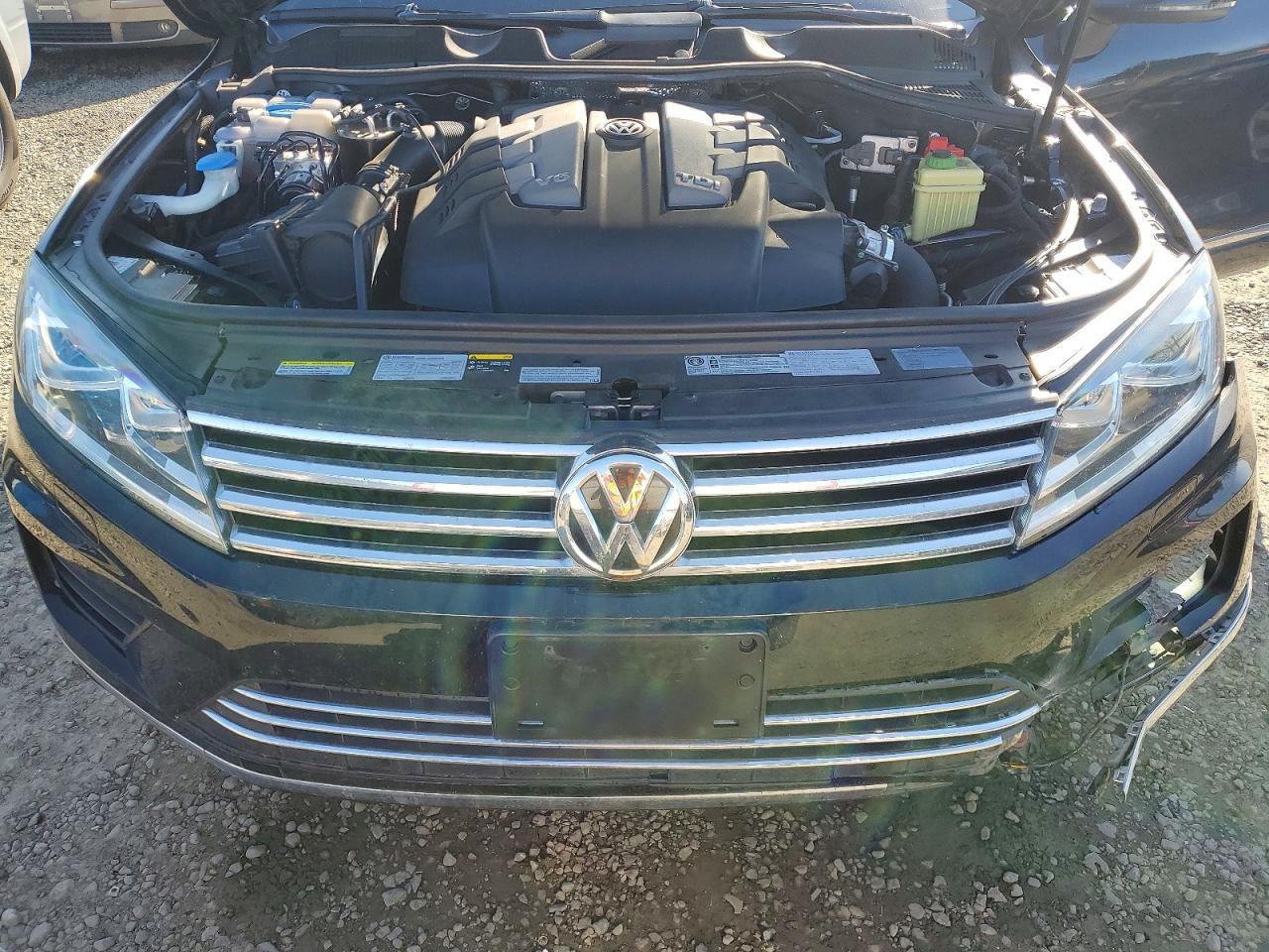 2016 VOLKSWAGEN TOUAREG TDI photo 23