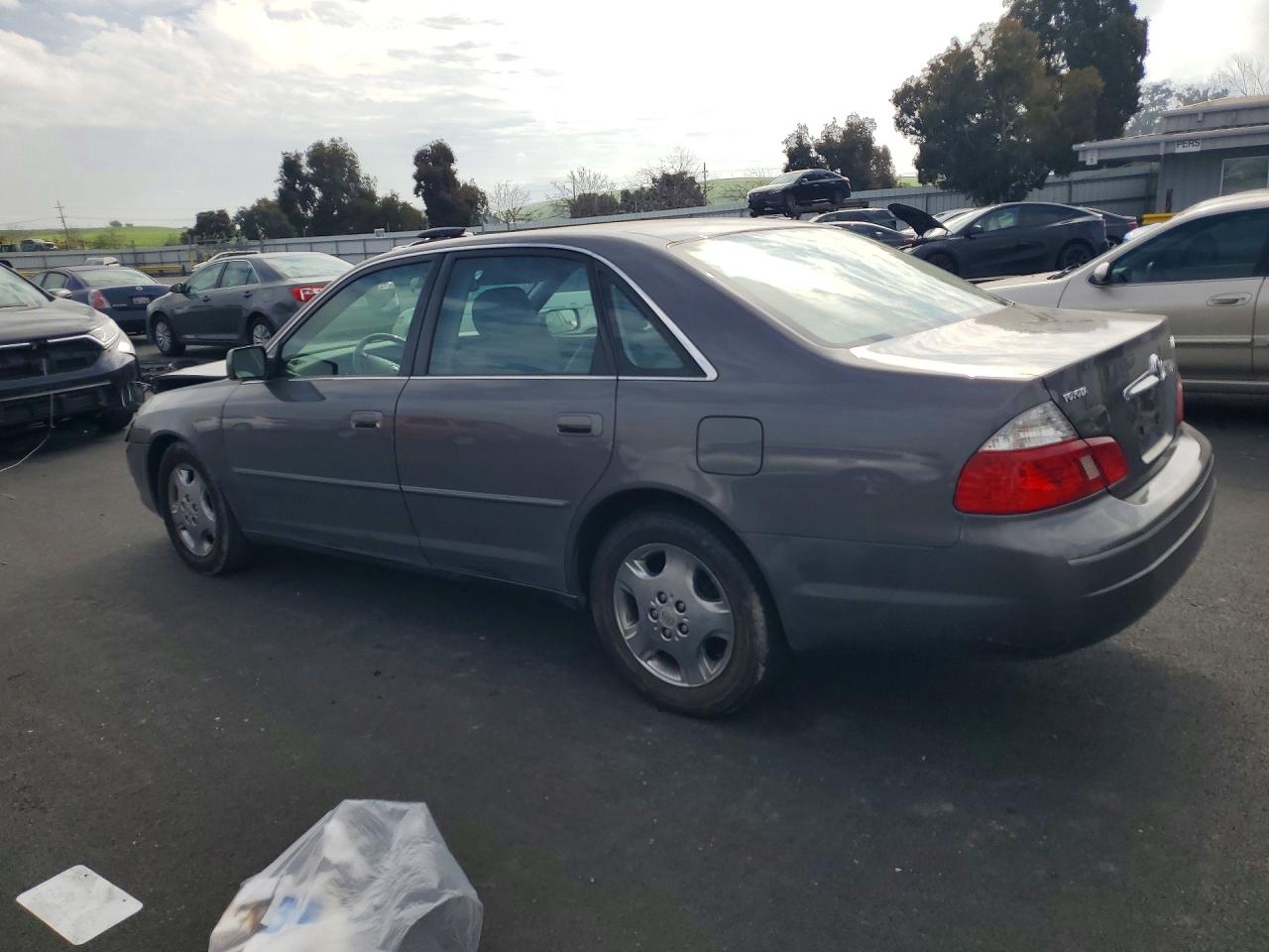 2003 TOYOTA AVALON XL photo 3