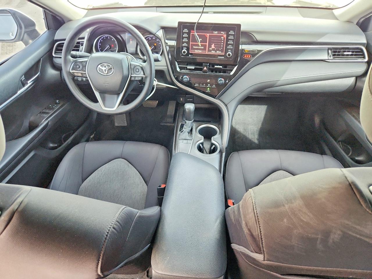 2022 TOYOTA CAMRY LE photo 8