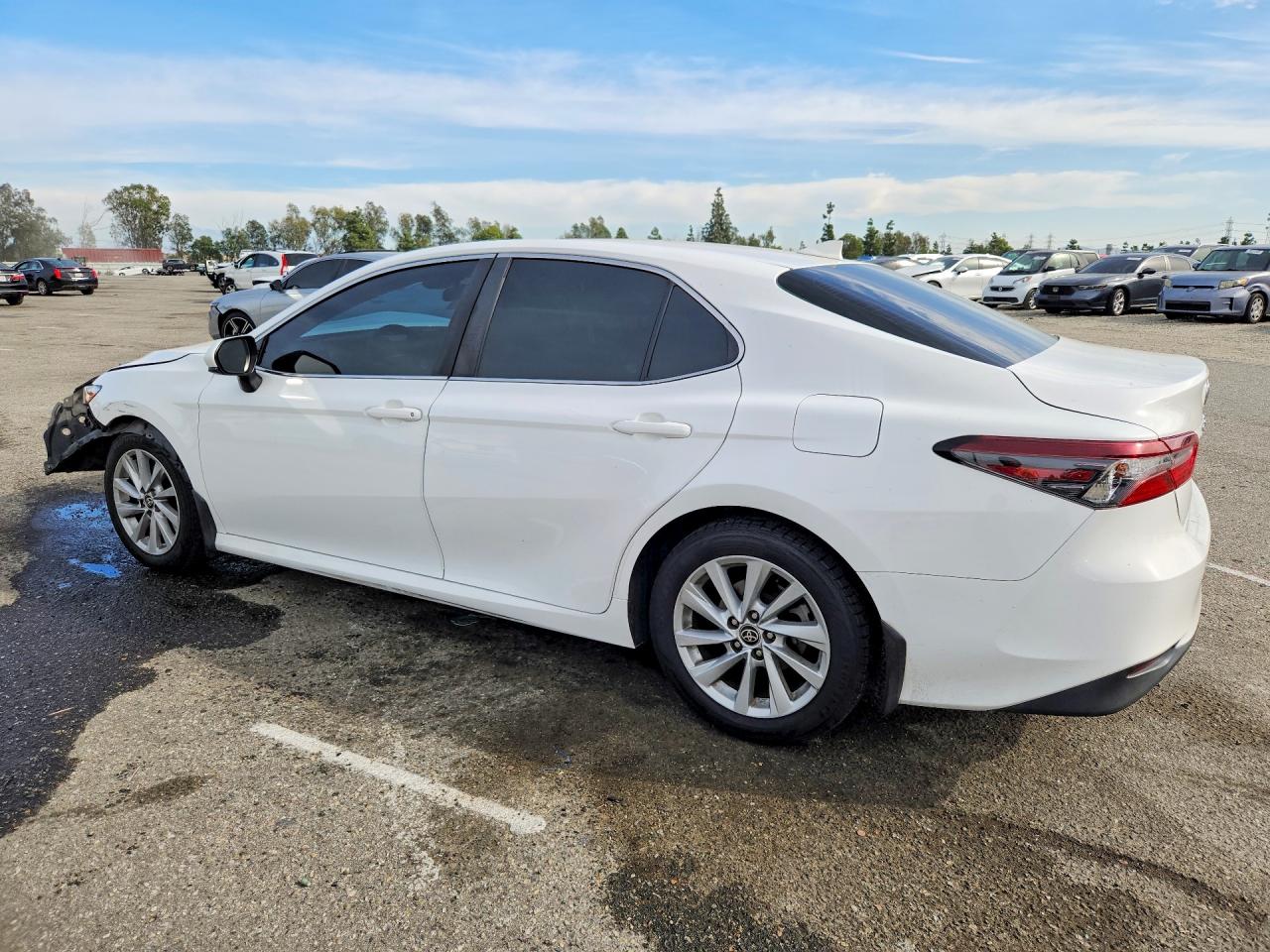 2022 TOYOTA CAMRY LE photo 2