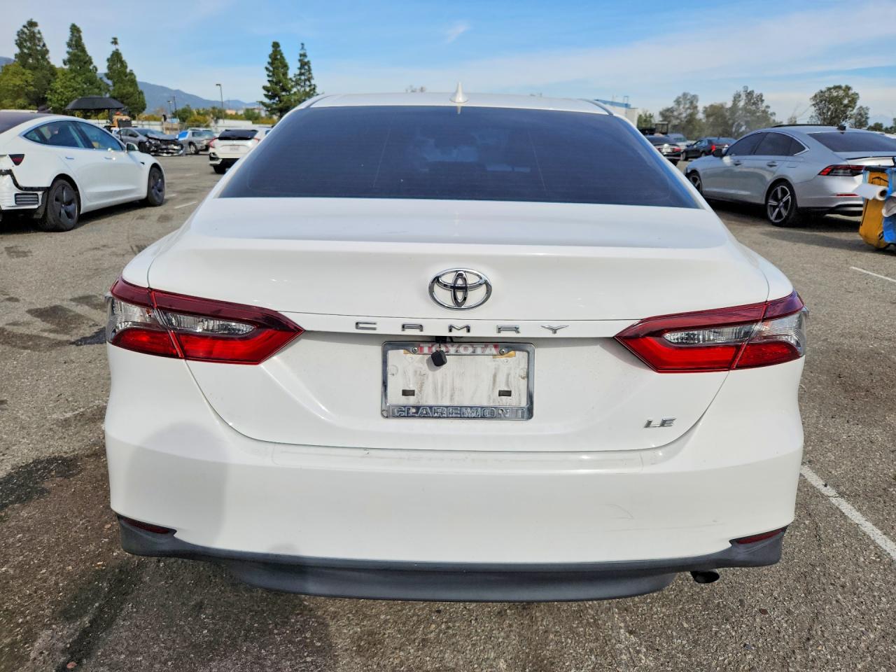 2022 TOYOTA CAMRY LE photo 6