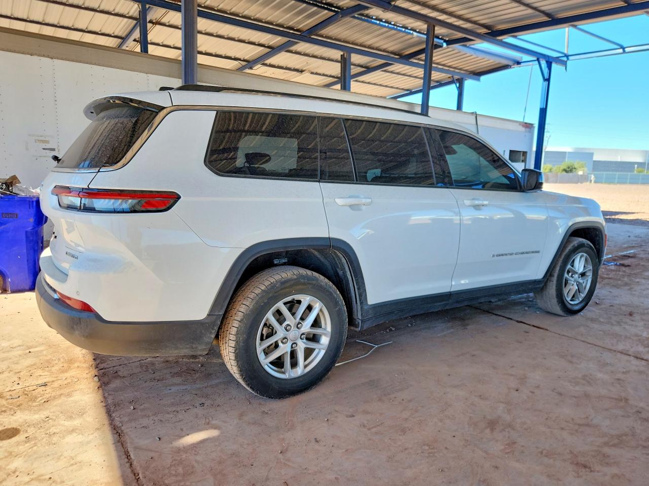 2023 JEEP GRAND CHEROKEE L LAREDO photo 3