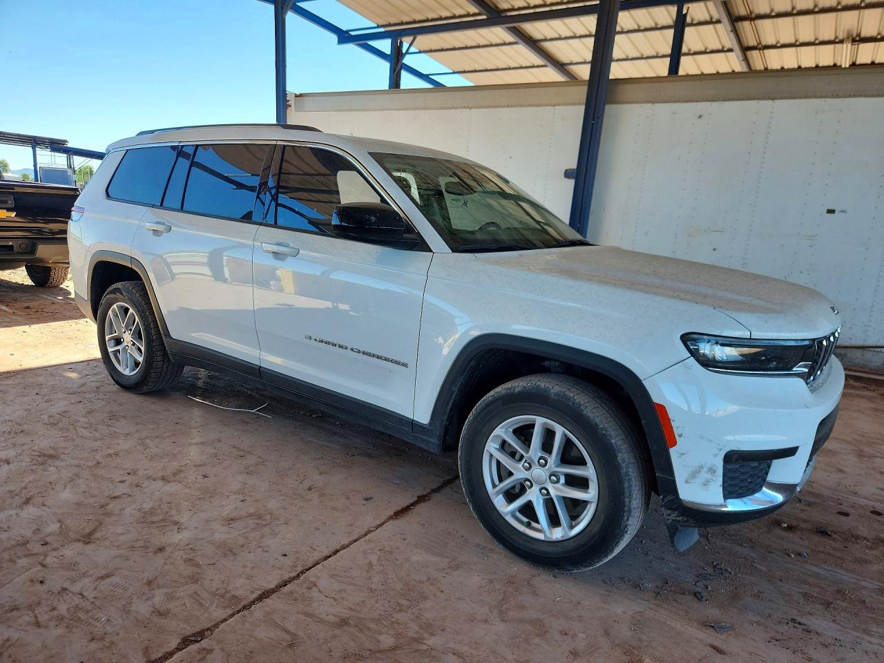 2023 JEEP GRAND CHEROKEE L LAREDO photo 4