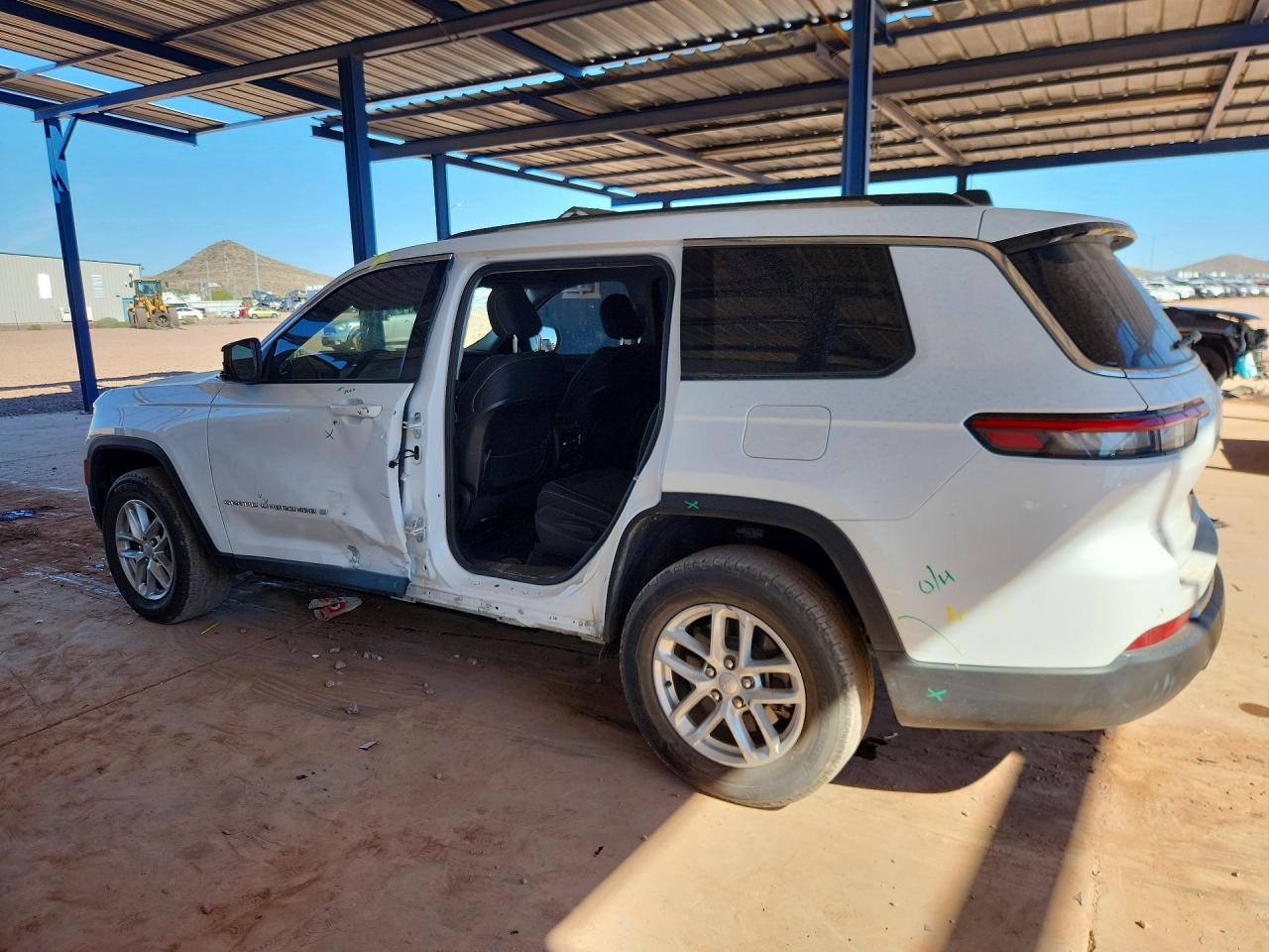 2023 JEEP GRAND CHEROKEE L LAREDO photo 2